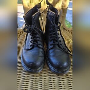 Dr MARTENS